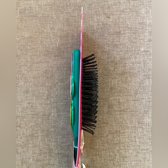 The Grinch Christmas Hairbrush - Picture 4 of 4